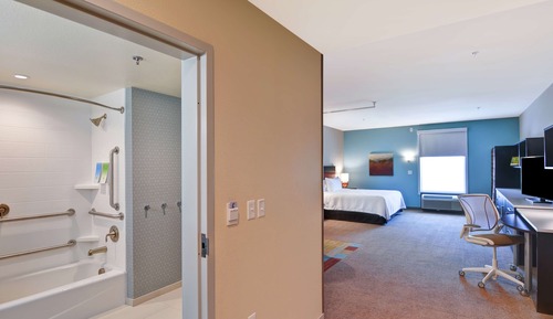 Suite, 1 King Bed, Accessible, Bathtub