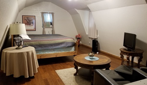 Almond Cabin, 2 Stories, Kitchenette