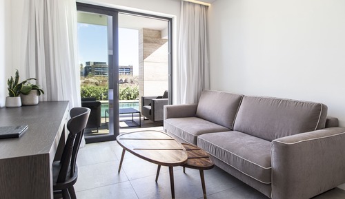 Design Suite, Private Pool