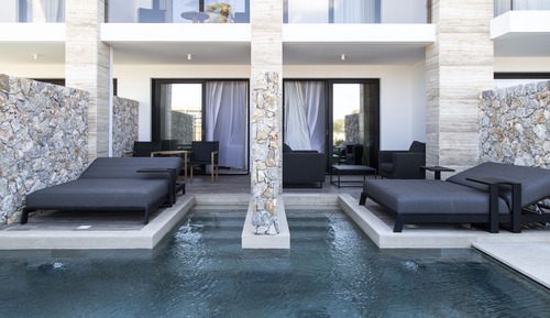 Deluxe Suite, Sharing Pool