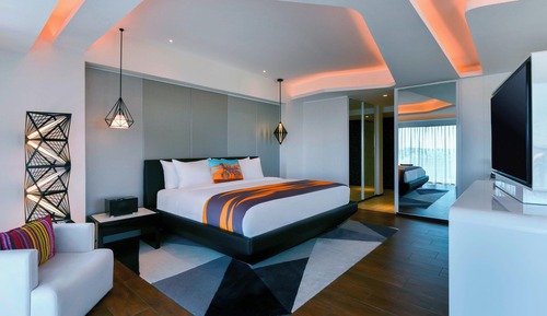 Suite, 1 King Bed, Non Smoking, Corner