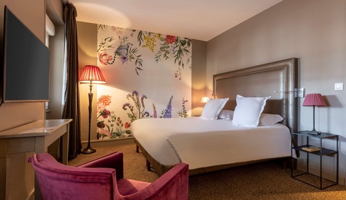 Superior Room, 1 King Bed, Courtyard View (Twin bed on request)