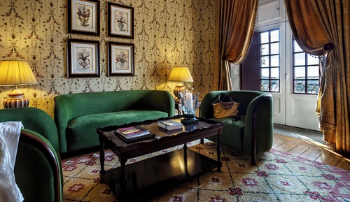 Suite (Master, 2 Adults + 1 Child)