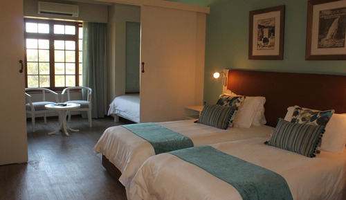 Deluxe Family Quad Twin Room