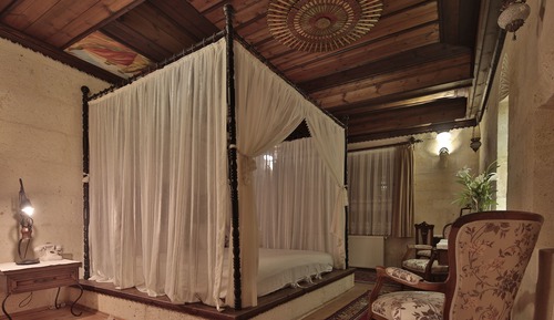 Honeymoon Suite