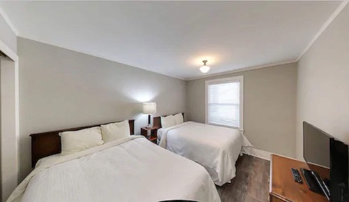 2 Bedroom House, 1 Queen Bed and 2 Double Beds