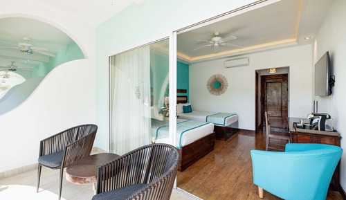 Tropicana Pool View Full Beds