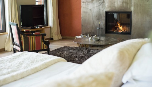 Suite SPA Vue Montagnes à la Maison des Ecureuils (annexe a 300 m du Chateau)