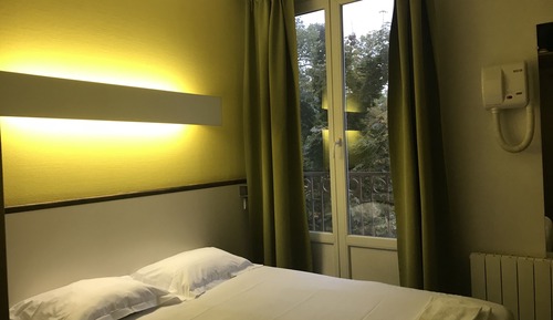 Economy Double Room Cabin shower