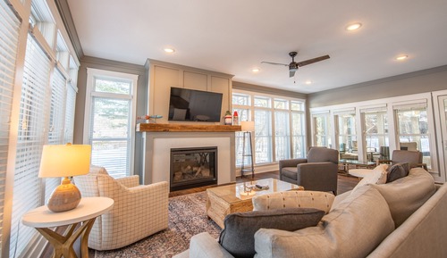 2 Bdrm near Roy Lake