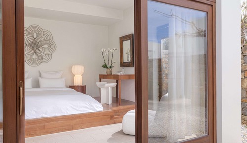 Luxury 2-Bedroom Beach Villa, Sea Front with Private Pool & Garden