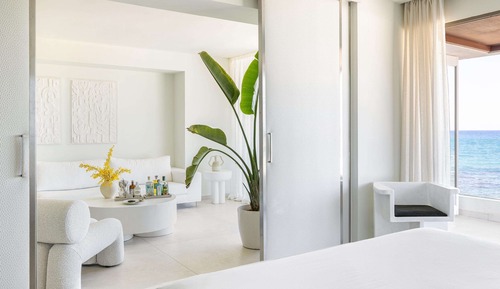 Luxury 1-Bedroom Suite with Frontal Sea View