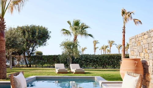Swim Up Family Suite With Garden