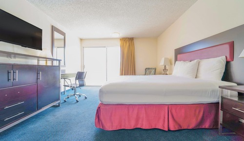 Deluxe Room, 1 King Bed