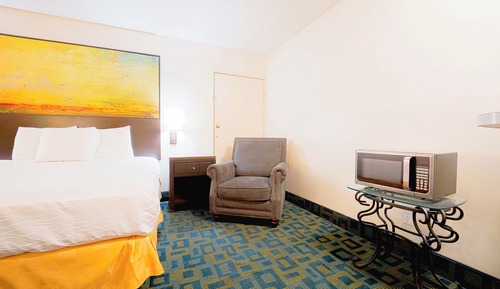 Room, 1 King Bed, Accessible, Poolside