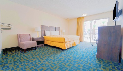 Room, 1 King Bed, Poolside