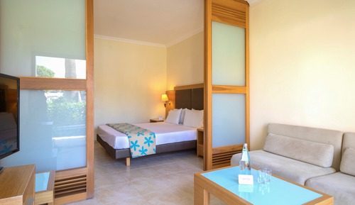 Family Room (XTRA Sol)