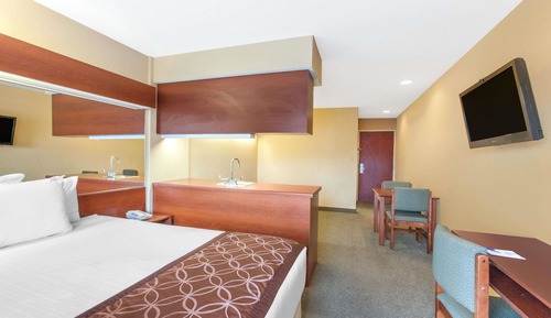 Suite, 1 Queen Bed
