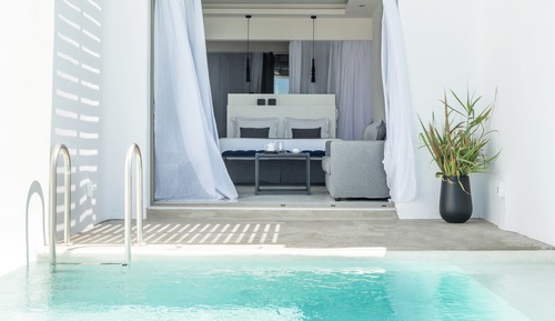 Island Suite Seafront with Private Heated Pool and Beach Access