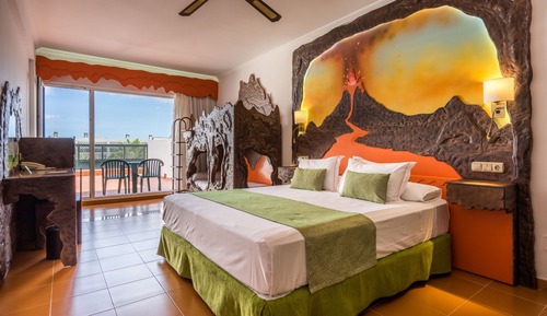 Double Room (Themed)