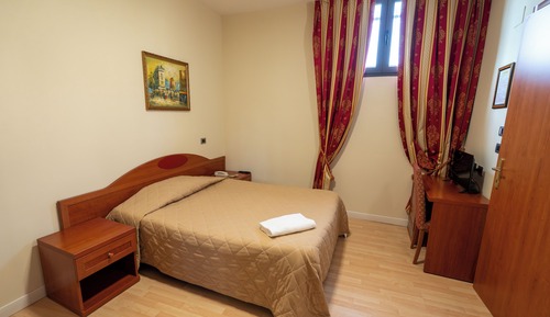 Single Room, 1 Queen Bed