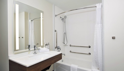 Suite, 2 Bedrooms, Accessible Bathtub, Kitchen (Mobility)