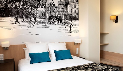 Comfort Room, 1 Queen Bed, Non Smoking, Courtyard View