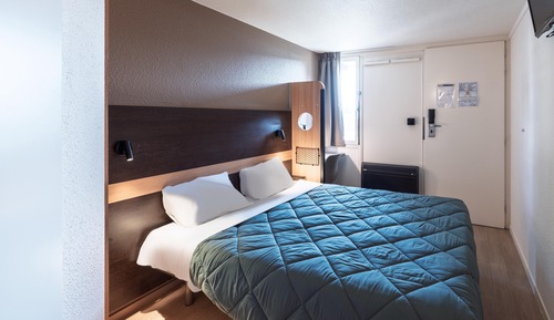 Standard Room, 1 Queen Bed