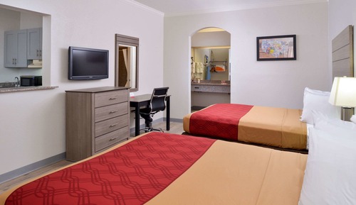 Standard Room, 2 Queen Beds, Smoking, Kitchen