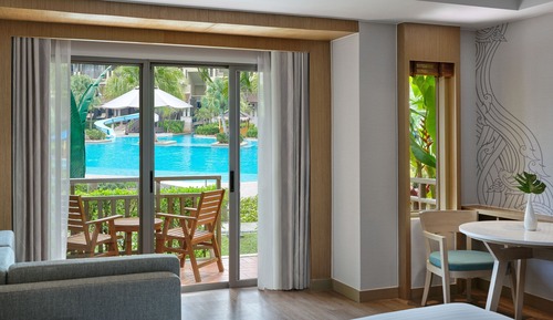 Room, 1 King Bed, Non Smoking, Pool View (Larger Guest room, Terrace)