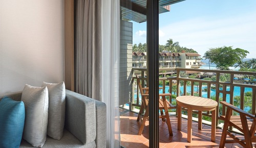 Room, 1 King Bed, Non Smoking, Pool View (Larger Guest room)