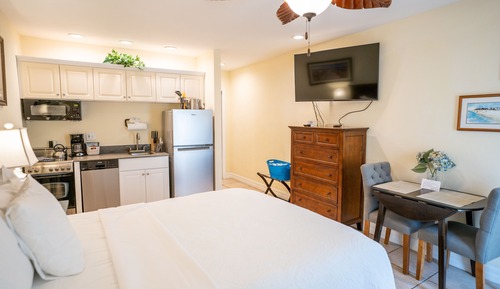 Studio Suite (Unit 101)
