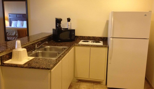 Suite, 1 King Bed, Non Smoking, Kitchenette