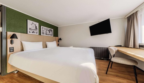 Standard Room, 1 Queen Bed