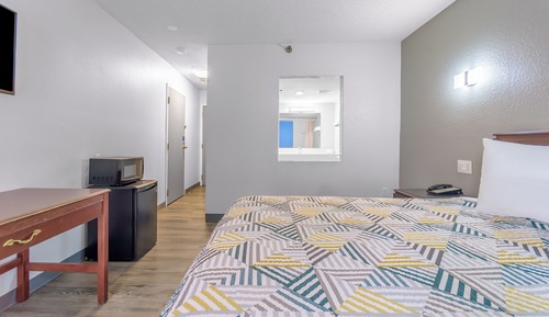 Deluxe Room, 1 King Bed, Non Smoking, Refrigerator & Microwave