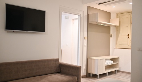 Appartamento vista giardino e mare con terrazzino