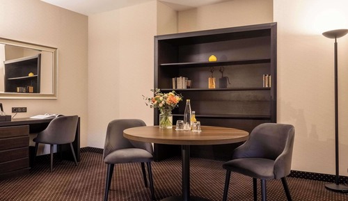 Junior Suite, 1 King Bed (Palace View)
