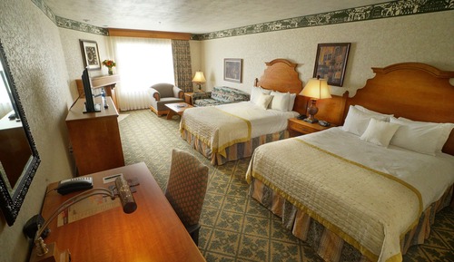 Deluxe Queen, Sofa Sleeper, Fireplace, Sitting Area