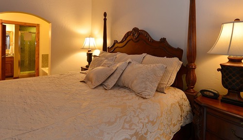 3 Bedroom 3 Bath Villa, 1800 sf, full-sized kitchen, separate living room w/sleeper sofa, jetted tub