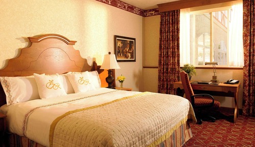 Alpine King ADA Room, Fridge & Microwave