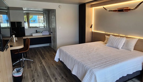 Deluxe Room, 1 King Bed, Non Smoking