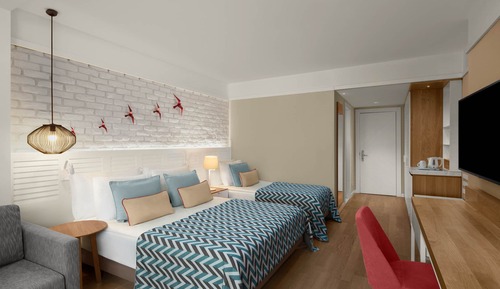 Superior Quadruple Room, Partial Sea View