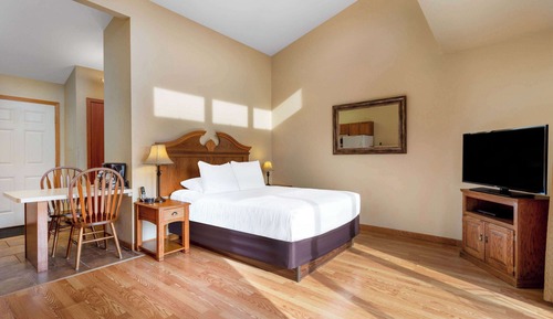 Studio Suite, 1 Queen Bed, Non Smoking