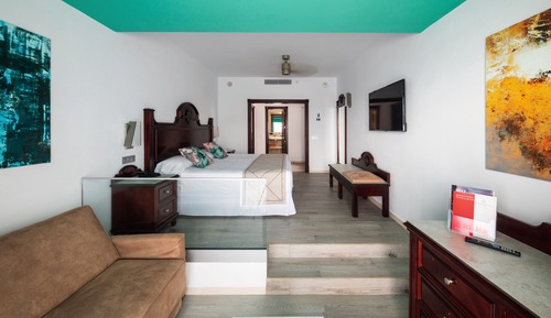 Junior Suite, Ocean View (Deluxe - E)