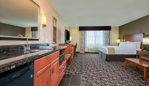 Suite, 1 King Bed, Accessible, Non Smoking (Communications)