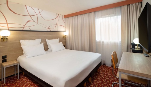 Executive Room, 1 Queen Bed, Non Smoking (with Single Sofabed)