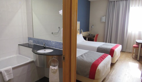 Standard Room, 2 Twin Beds (2 Persons)