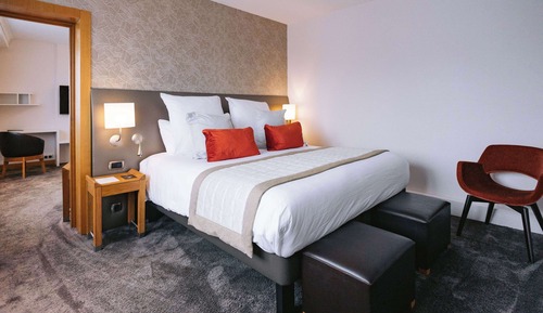 Family Suite, 1 King Bed with Sofa bed, City View