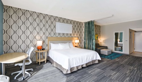 Studio, 1 King Bed, Accessible, Bathtub