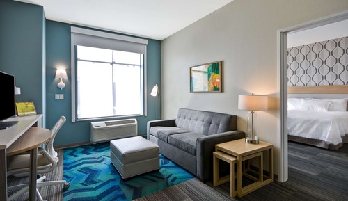 Suite, 1 King Bed, Accessible, Bathtub